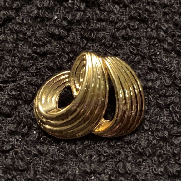 Vintage Swirl Gold Toned Pierced Earrings - Picture 4 of 9